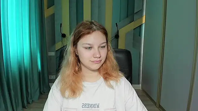 Snapshot of AngelinaLow chatting on 05-04-26, 11:24 AngelinaLow online show from 05-04-26, 11:24