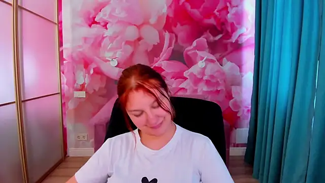 Snapshot of AngelinaLow chatting on 06-01-26, 11:32 AngelinaLow online show from 06-01-26, 11:32