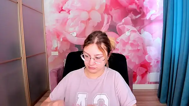 AngelinaLow online show from 03-06-26, 12:33