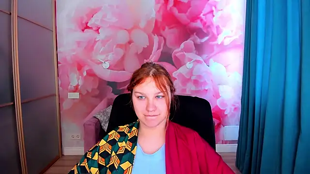 Snapshot of AngelinaLow chatting on 04-21-26, 11:28 AngelinaLow online show from 04-21-26, 11:28
