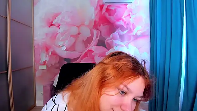 Snapshot of AngelinaLow chatting on 04-19-26, 05:30 AngelinaLow online show from 04-19-26, 05:30
