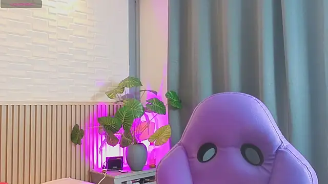 TiffanyWalk online show from 04-13-26, 12:42