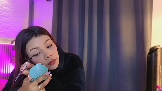 TiffanyWalk online show from 12-15-25, 10:43