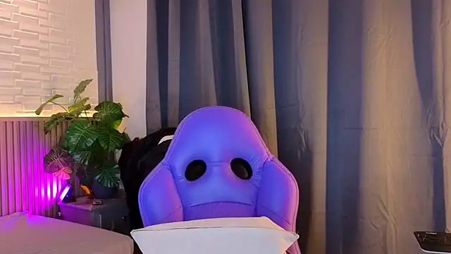 TiffanyWalk online show from 11-28-25, 10:48