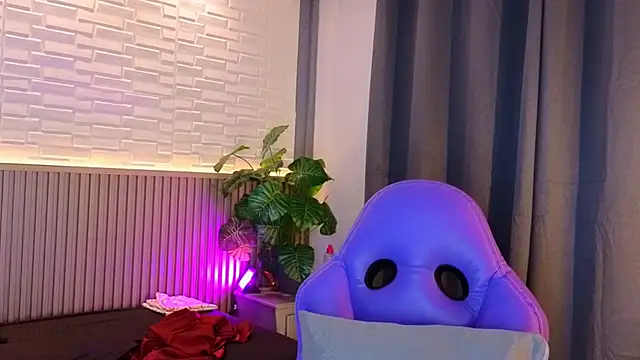 TiffanyWalk online show from 12-05-25, 10:36