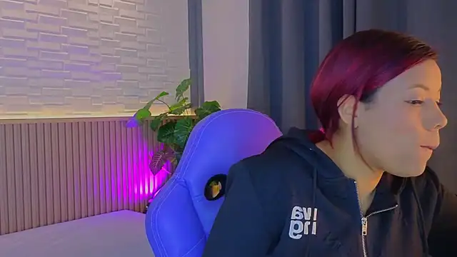 TiffanyWalk online show from 10-03-25, 11:12