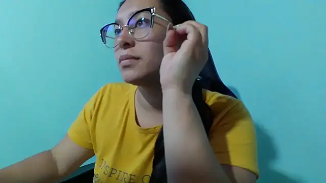 Snapshot of cloe_starr chatting on 10-22-25, 04:17 cloe starr online show from 10-22-25, 04:17