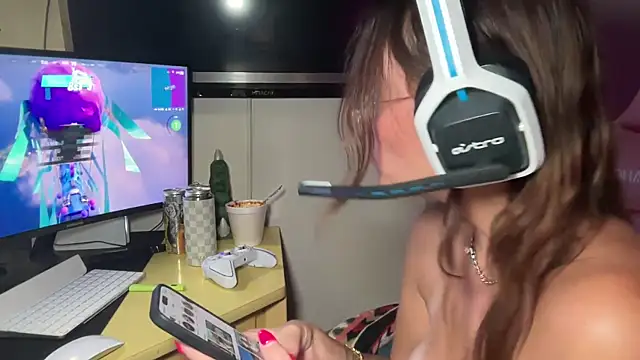 SpaceCowWhore online show from 09-29-25, 01:12