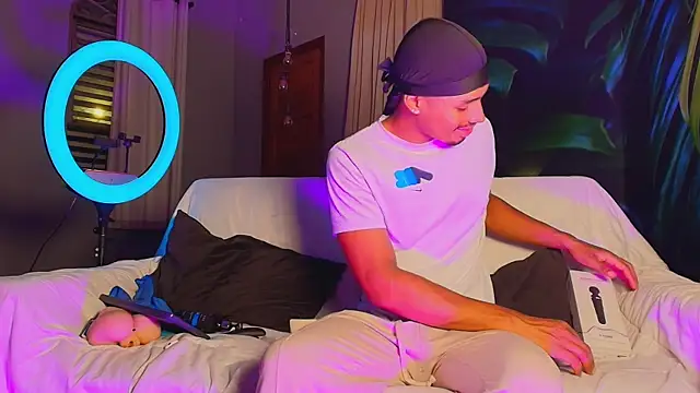 Snapshot of LiamByrne chatting on 12-18-25, 04:06 LiamByrne online show from 12-18-25, 04:06