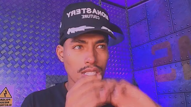 Snapshot of LiamByrne chatting on 12-15-25, 08:25 LiamByrne online show from 12-15-25, 08:25