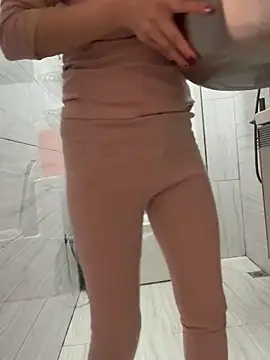 Snapshot of aa520uv chatting on 02-06-26, 01:18 aa520uv online show from 02-06-26, 01:18