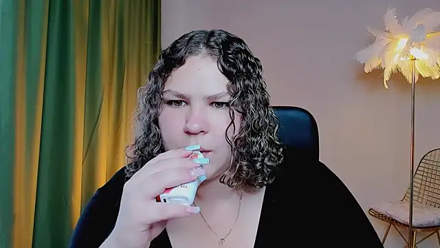 Snapshot of FlorenceAnderson chatting on 09-18-25, 07:11 FlorenceAnderson online show from 09-18-25, 07:11