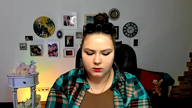 Snapshot of FlorenceAnderson chatting on 03-22-25, 09:45 FlorenceAnderson online show from 03-22-25, 09:45