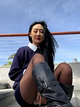 linger-23 online show from 11-26-25, 06:13