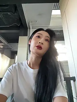 linger-23 online show from 10-09-25, 04:57