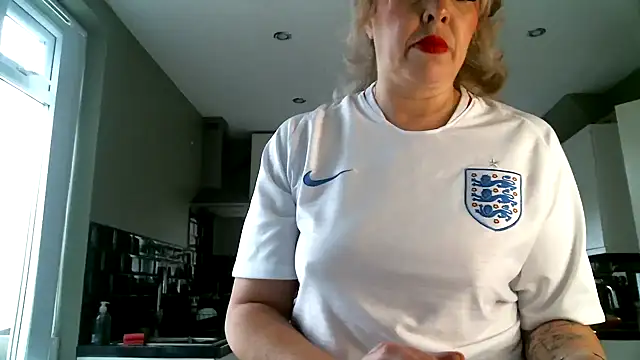 MissHoneyPenny online show from 06-17-26, 08:58