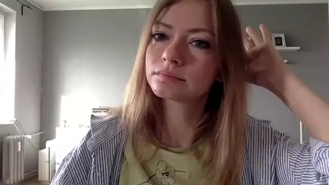 Snapshot of MillieShow chatting on 04-12-26, 07:22 MillieShow online show from 04-12-26, 07:22
