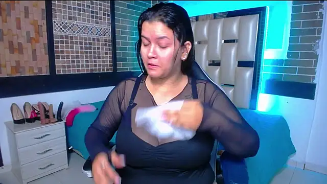 Snapshot of kriss_sweetboobs10 chatting on 10-17-25, 12:40 kriss sweetboobs10 online show from 10-17-25, 12:40