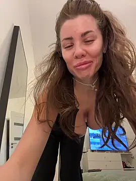 Snapshot of CelineReys chatting on 02-13-26, 06:41 CelineReys online show from 02-13-26, 06:41