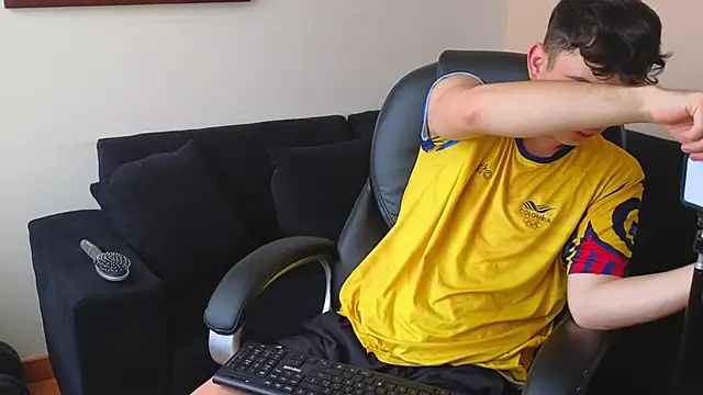 lukeboyce33 online show from 09-23-25, 04:47