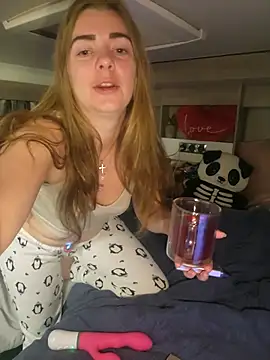 Snapshot of Amesthyst_destiny chatting on 10-15-25, 10:18 Amesthyst destiny online show from 10-15-25, 10:18