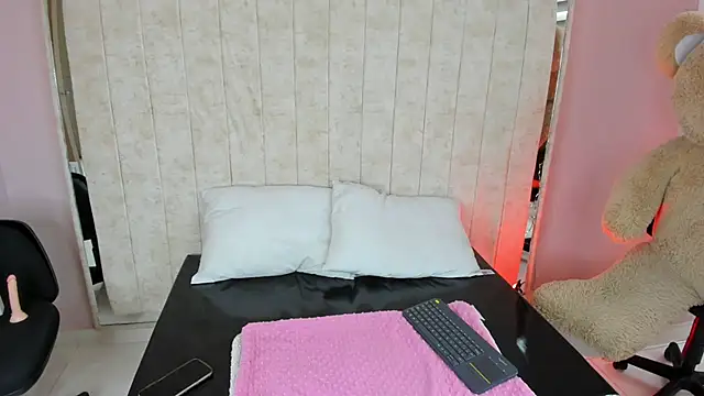 Alice 26  online show from 09-10-25, 07:57