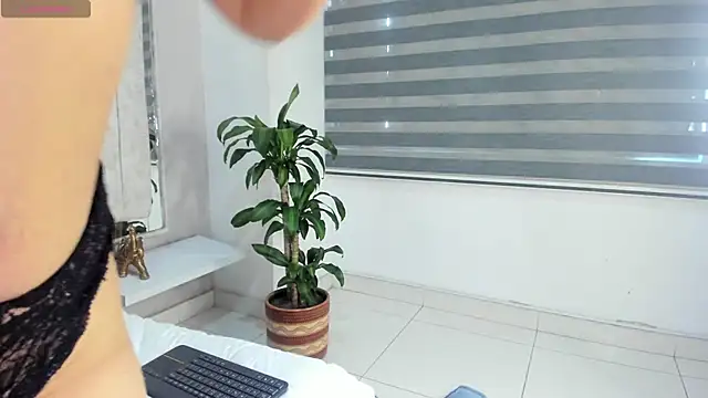 Alice 26  online show from 03-21-25, 08:08