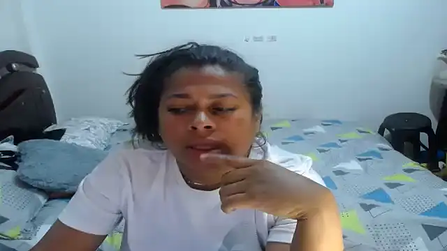 Snapshot of Tu-Reina chatting on 10-11-25, 10:55 Tu-Reina online show from 10-11-25, 10:55