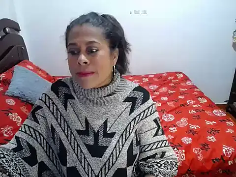 Snapshot of Tu-Reina chatting on 10-15-25, 02:32 Tu-Reina online show from 10-15-25, 02:32