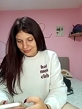Snapshot of MeCherryy chatting on 09-27-25, 04:46 MeCherryy online show from 09-27-25, 04:46