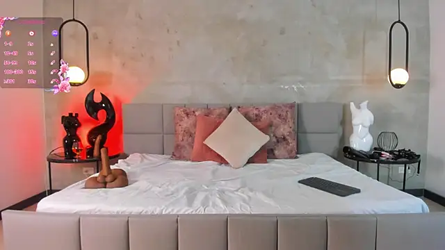 Emmi Roberts online show from 01-10-26, 05:08