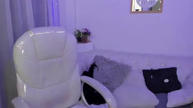 Pretty Johnson  online show from 12-04-25, 11:42