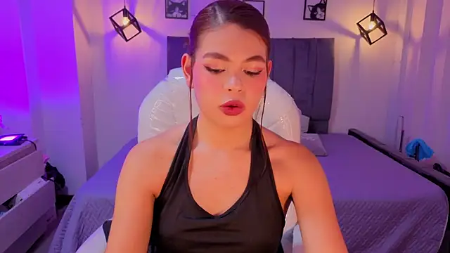 Snapshot of Pretty_Johnson_ chatting on 06-19-26, 04:07 Pretty Johnson online show from 06-19-26, 04:07