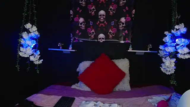 Hairydoll  online show from 10-19-25, 07:05