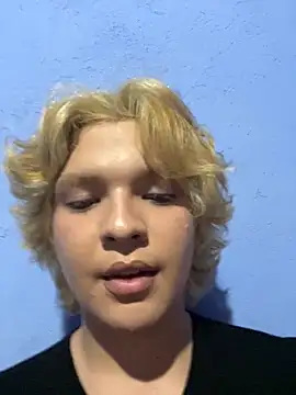 Snapshot of adam_angelssss chatting on 10-03-25, 01:42 adam angelssss online show from 10-03-25, 01:42