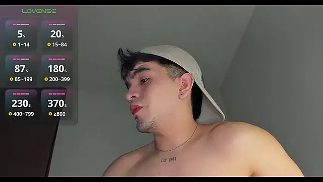 Snapshot of cmzo_ chatting on 10-13-25, 12:45 cmzo online show from 10-13-25, 12:45