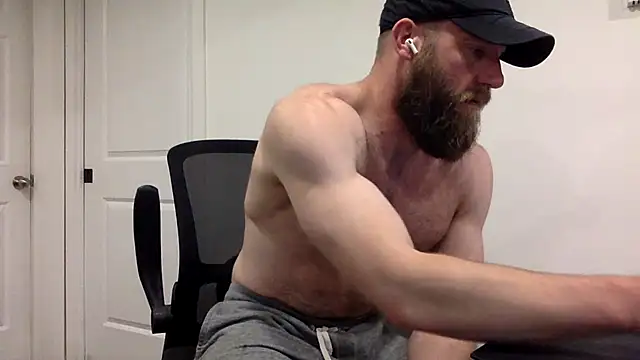Snapshot of clarkefit chatting on 10-27-25, 04:08 clarkefit online show from 10-27-25, 04:08