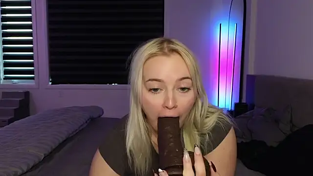 margot robbie7 online show from 10-21-25, 09:58