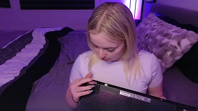 margot robbie7 online show from 05-20-26, 01:57