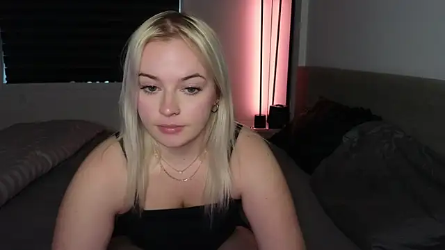 margot robbie7 online show from 10-26-25, 10:10