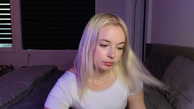 margot robbie7 online show from 10-08-25, 10:43