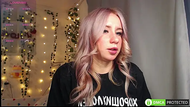 Snapshot of Mia__Kitty chatting on 09-21-25, 03:50 Mia  Kitty online show from 09-21-25, 03:50