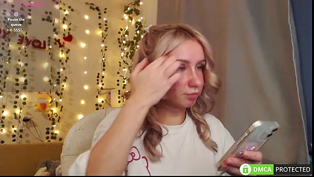 Snapshot of Mia__Kitty chatting on 09-26-25, 06:48 Mia  Kitty online show from 09-26-25, 06:48