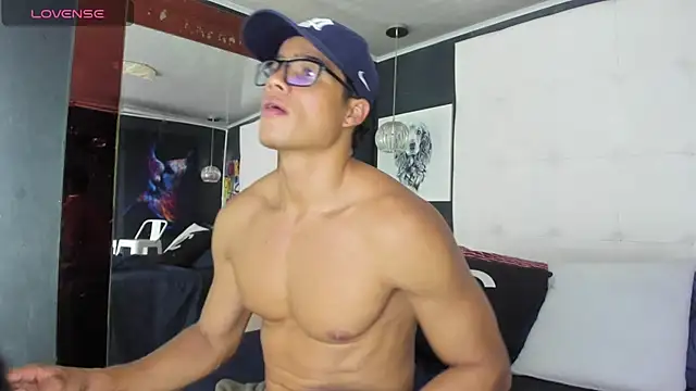 Snapshot of Christian_Musclet4 chatting on 03-21-25, 11:12 Christian Musclet4 online show from 03-21-25, 11:12