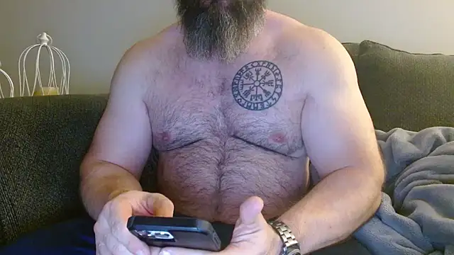 Snapshot of Golgara chatting on 10-15-25, 04:11 Golgara online show from 10-15-25, 04:11