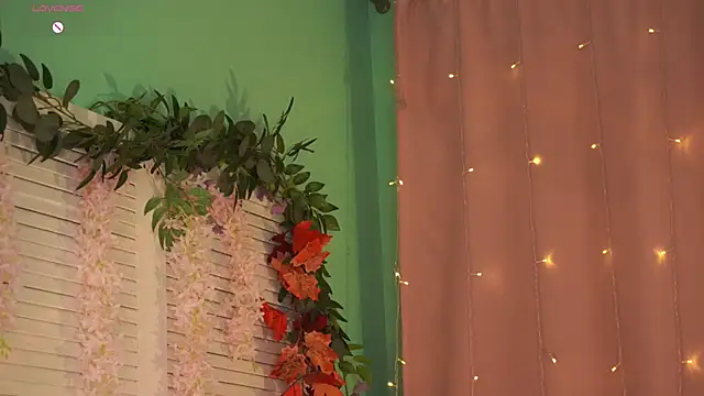 EvaMossi online show from 11-30-25, 05:41