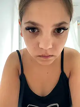 18teengirl3 online show from 09-13-25, 09:31