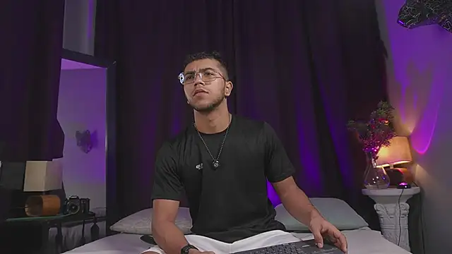 Colstorw  online show from 12-22-25, 10:04