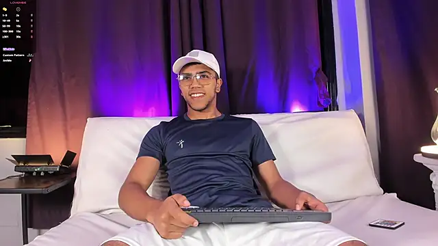 Colstorw  online show from 11-24-25, 11:32