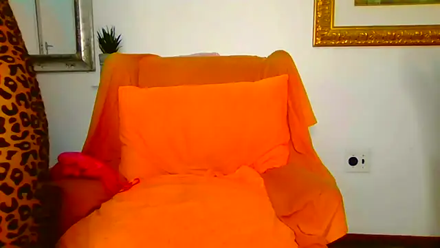 ModelZoee online show from 06-20-26, 09:47